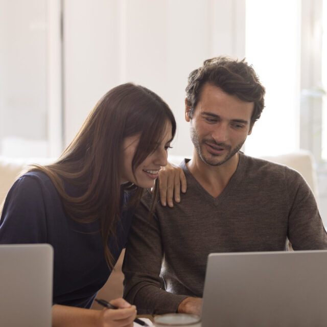 de-cerca-las-personas-que-trabajan-desde-casa